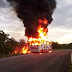 Ônibus com universitários pega fogo quando seguia de Matrinchã para Jussara