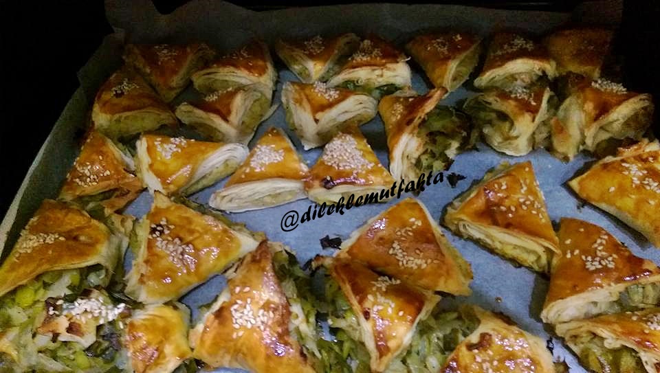 Hazır Yufkadan Çıtır Çıtır Pırasalı ve Patatesli Üçgen Börek Dilek�le