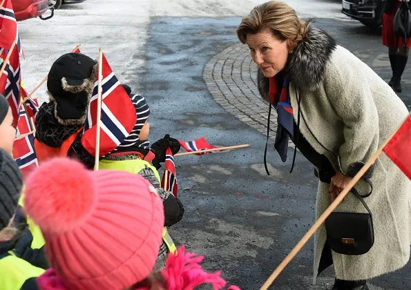 Queen Sonja of Norway made a Christmas visit to Hovseter nursing home (Hovseterhjemmet) in Oslo
