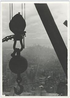 Empire State Building sendo construído