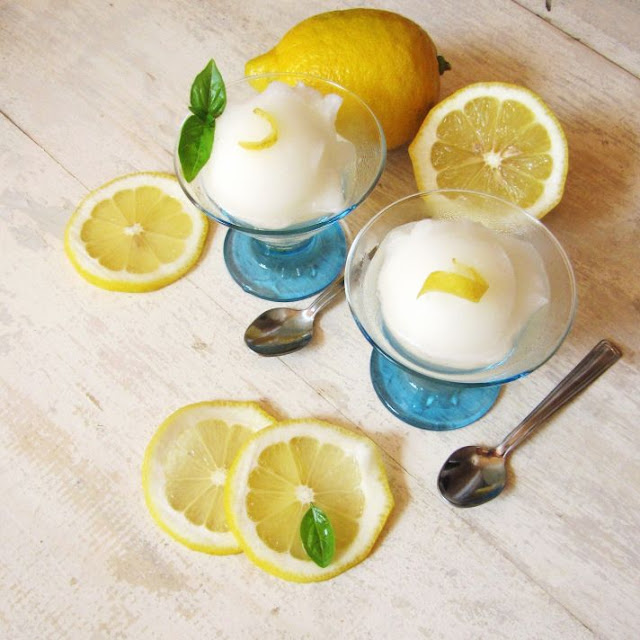 Sparkling Lemon Sorbet Cocktail
