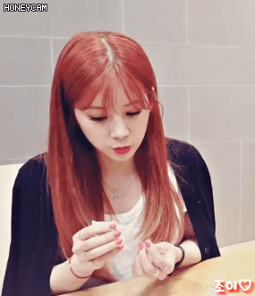 에이핑크의 비주얼이자, 섹시담당 박초롱 오늘자 브이앱.gif | 인스티즈