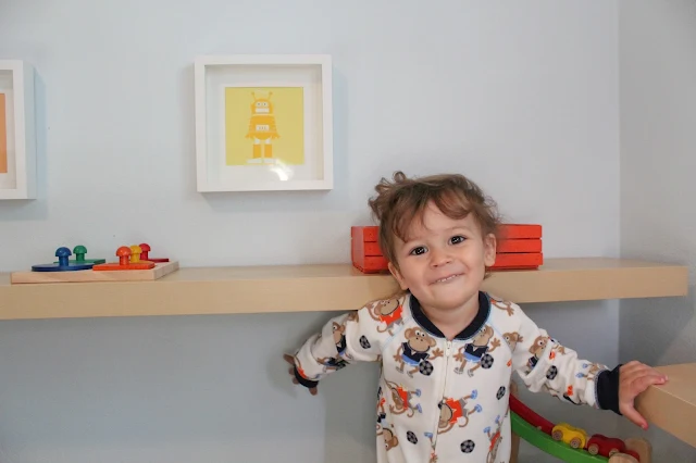 Montessori toddler bedroom, a look inside a Montessori home to a 2-year-olds bedroom
