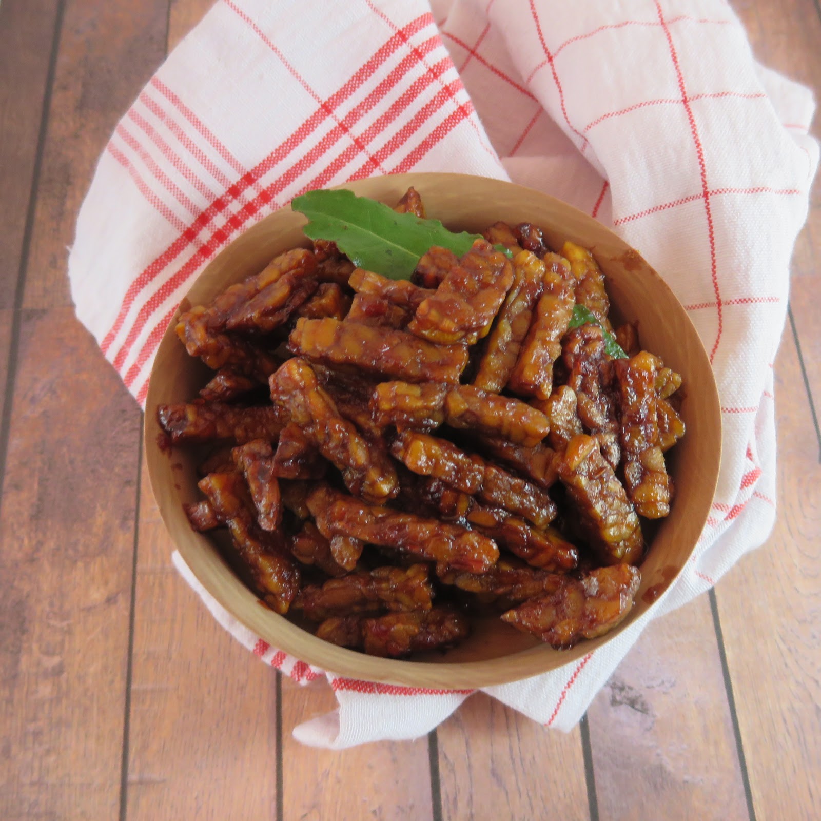 Gebackenes Tempeh in Sojasoße