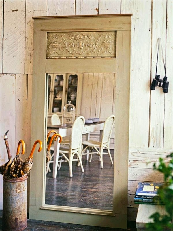 Reuse your old doors – cool decorations and DIY furniture