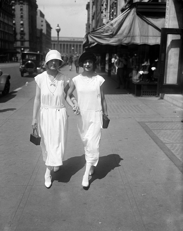 50 Fabulous Vintage Photos That Show Women’s Street Style From the ...
