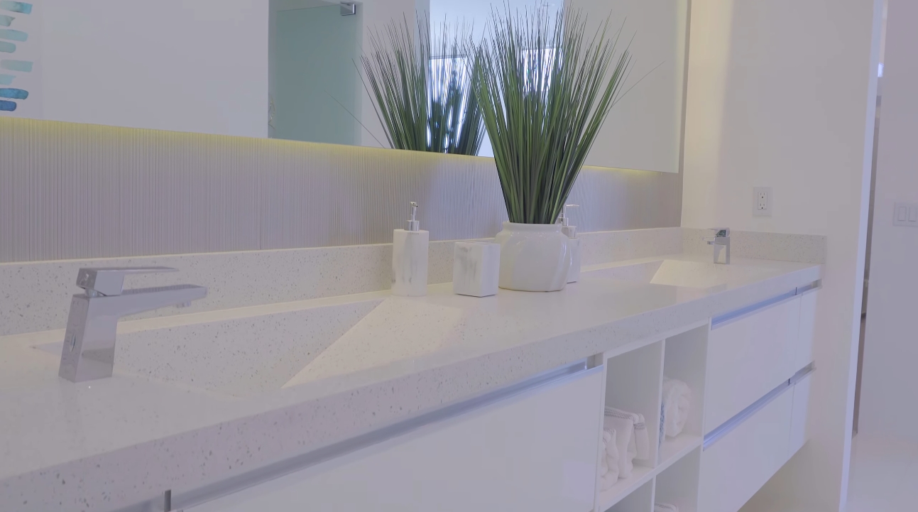 32 Photos vs. Palm Springs, CA Luxury Home Interior Design Tour By Brian Foster