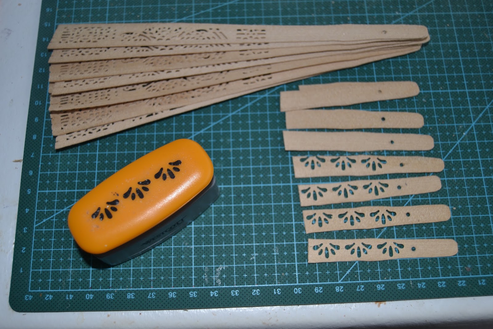 LOLYALIMINIS: TUTORIAL " Mi rincon bajo la escalera" concurso 1:12