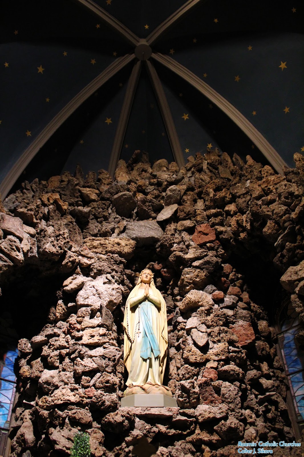 Roamin' Catholic Churches Christmas and a Blogging Update