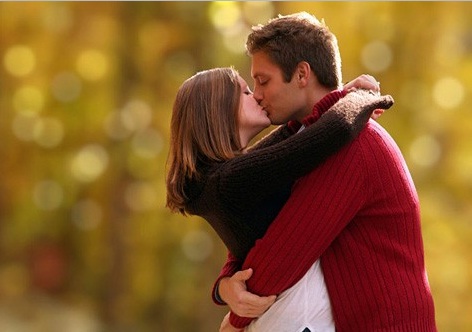 Feel free with Romantic Kiss Love Image