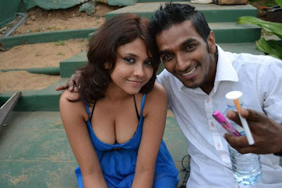 Srilankan Hot Girls With her Boy Friend