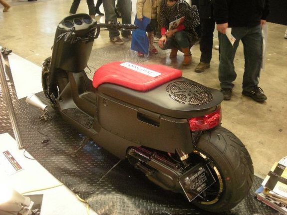 Штатный багажник на скутер Yamaha 3000