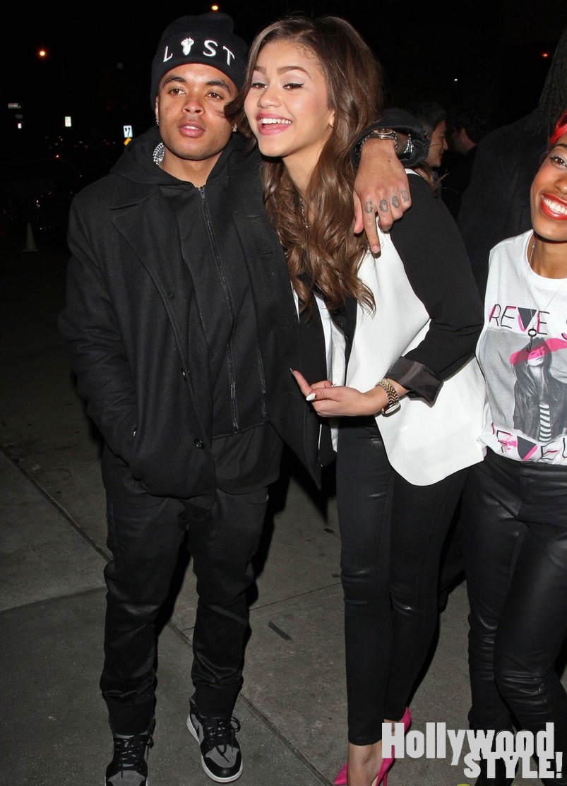 Zendaya en cena con amigos y familiares! ~ Hollywood Style!