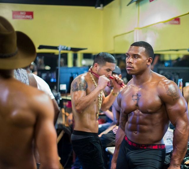 Blog Tuinque: Stripper: Bolo The Entertainer