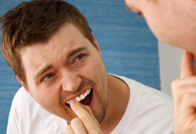 Răng sứ bị lung lay làm sao?