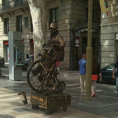 Bercuti ke Barcelona : Tempat Menarik  La Rambla 