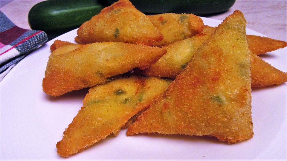Pohani trokuti punjeni tikvicama i sirom / Deep fried triangles stuffed