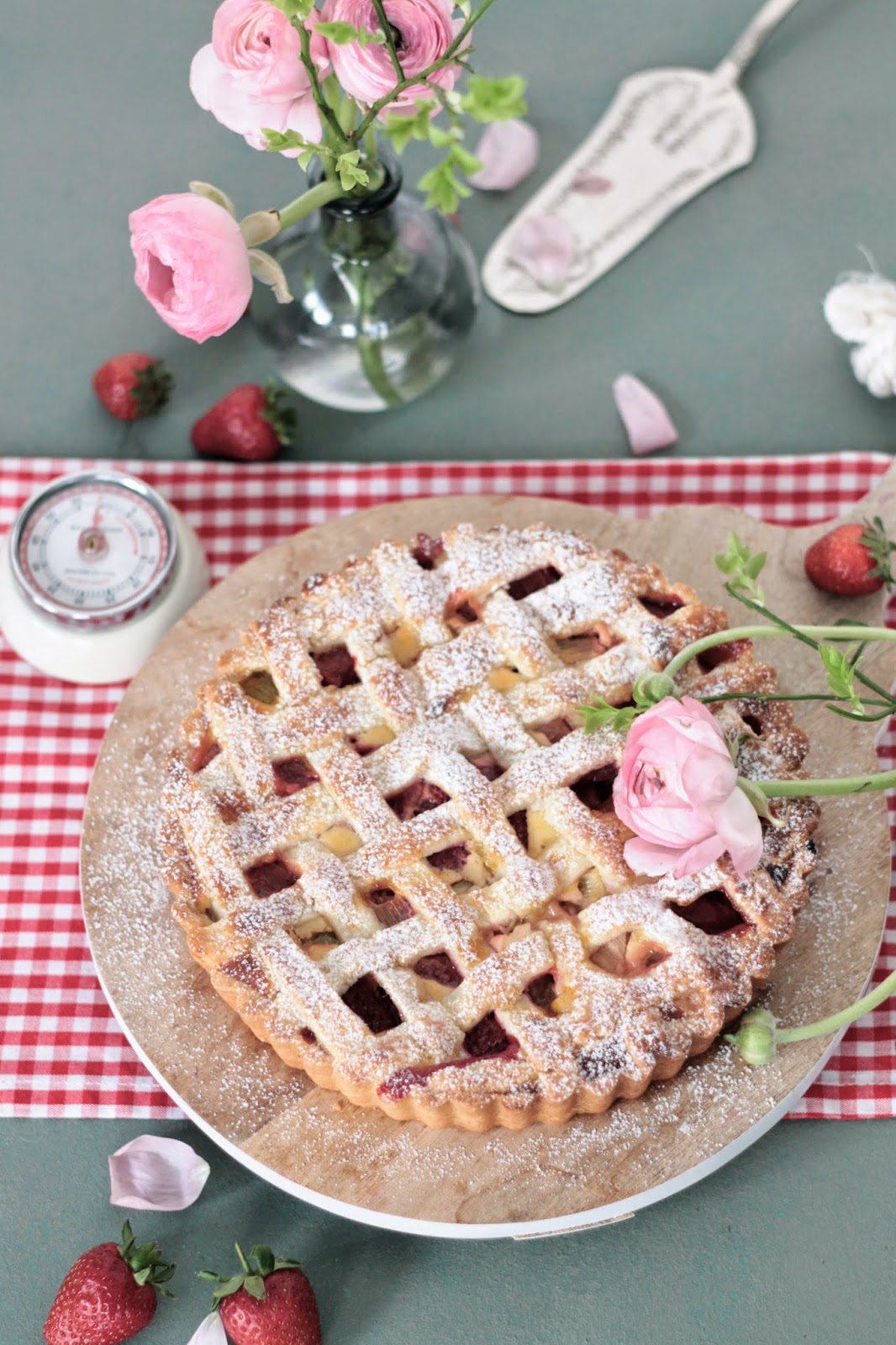 Gaston Le Gourmet: Rhabarber-Erdbeer Tarte