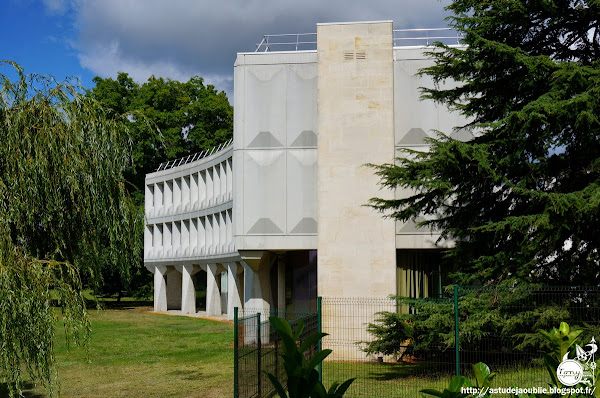 Mérignac - Laboratoires pharmaceutiques Sarget  Architectes: Marcel Breuer, Robert Gatje, Eric Cercler, Paul Daurel  Construction: 1967 - 1975