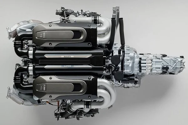 Bugatti Chiron motor a escala