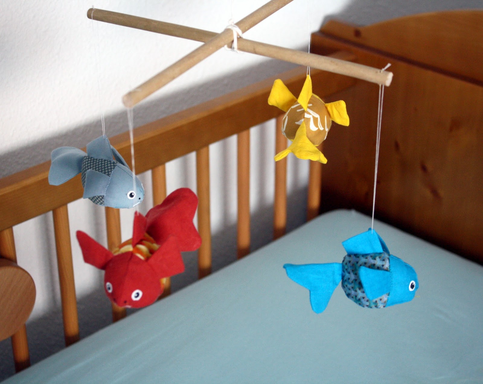 Minimille et ses dix doigts: Mobile petits poissons pour bébé