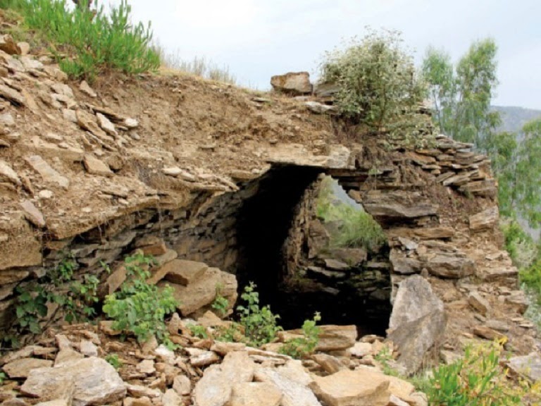 Police arrest six men for illegal excavation in Swat