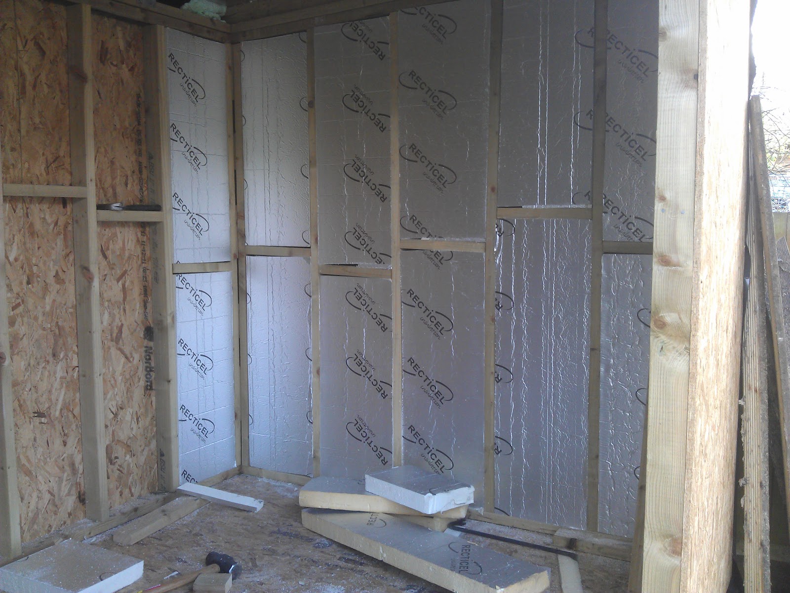 2012 Garden Room build Insulating the walls