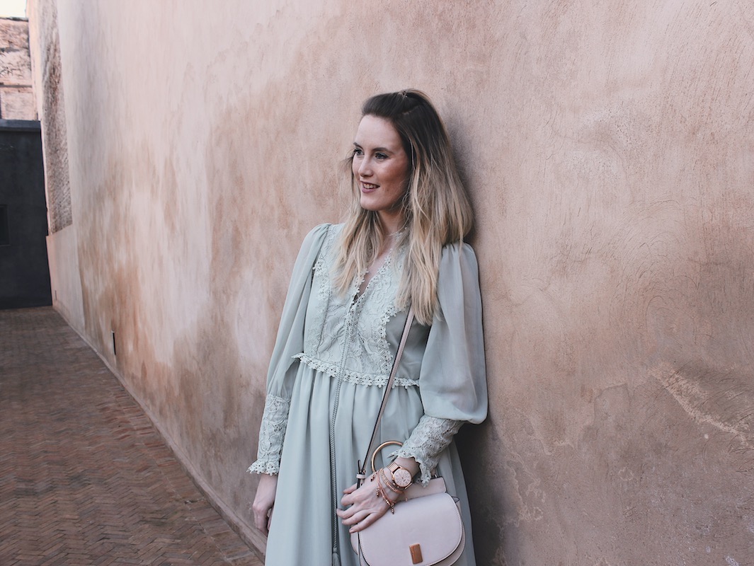 Outfit aus dem Le Jardin Secret in Marrakesch und ein paar Tipps, die es bei Kleidung in Marrakesch als Frau zu beachten gilt.