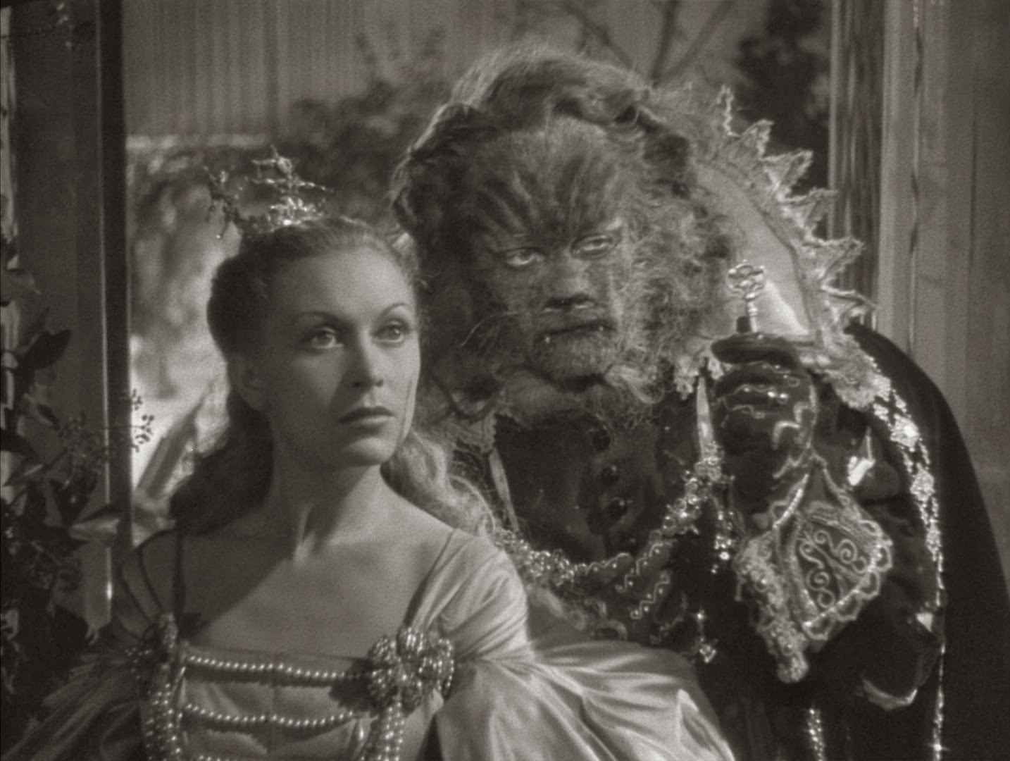 Film La Belle Et La Bete 1946 FILMY KOSTIUMOWE: La Belle et la bête (1946)