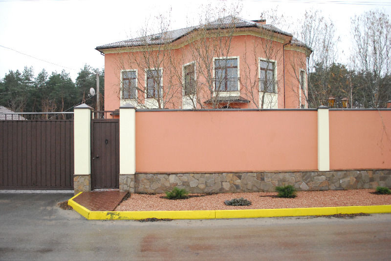 Houses in Ukraine Luxury threestory house in Kirovske