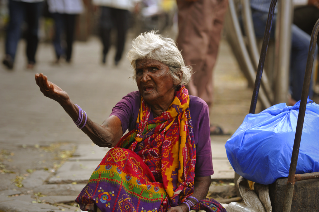 Photo of a woman begging in Mumbai, Maharashtra, India.