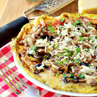 Keto Breakfast Pizza Breakfast doesn't have to be boring. Give yours an upgrade by making this delicious breakfast pizza. BONUS - it is LCHF/Keto friendly! #keto #glutenfree #lowcarb #LCHF #breakfast #pizza #recipe | bobbiskozykitchen.com