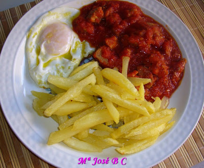 Lomo+con+tomate%252C+patatas+y+huevo+%25281%2529.JPG