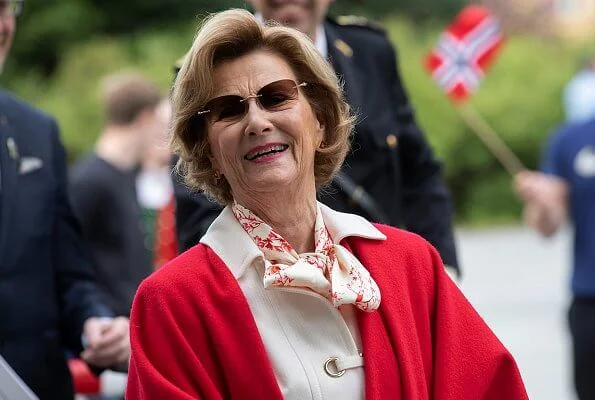 King Harald and Queen Sonja visited Jondal, Odda, Granvin, Ulvik and Askøy municipalities in Hordaland,with the Royal ship