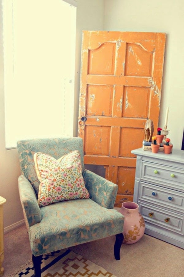 Reuse your old doors – cool decorations and DIY furniture