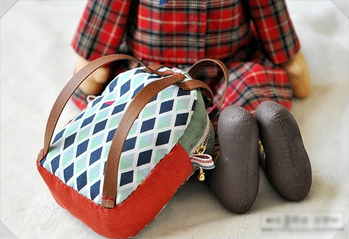  Make a Mini Back Pack Coin Purse and Key Chain. Sewing Tutorial in Pictures. 