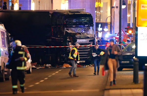 Posible atentado con camión en mercadillo navideño Berlín varios muertos Posible atentado con camión en mercadillo navideño Berlín varios muertos