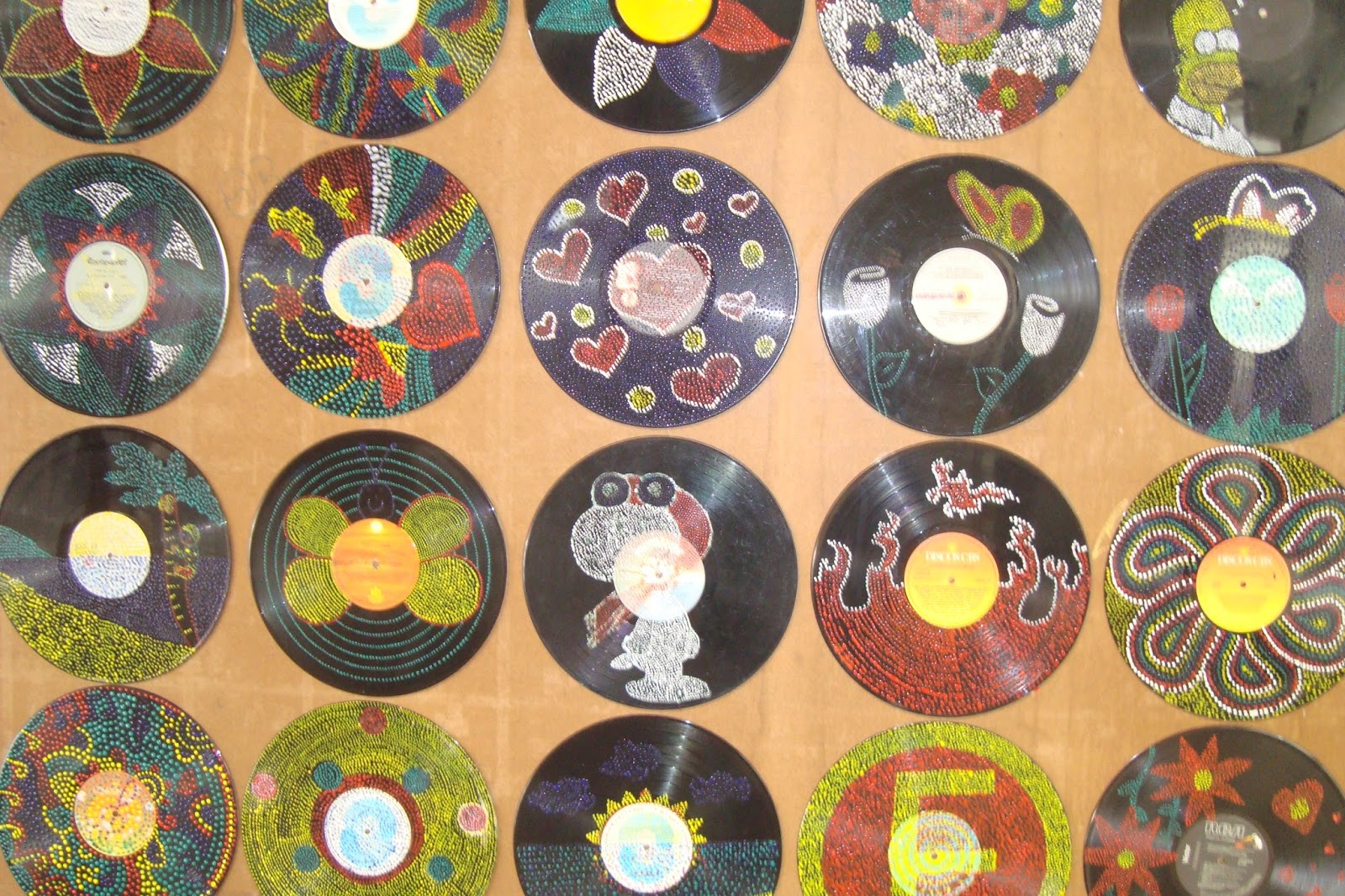 Fátima Esper - Blog de Artes : Pintura em Disco Vinil - Pontilhismo
