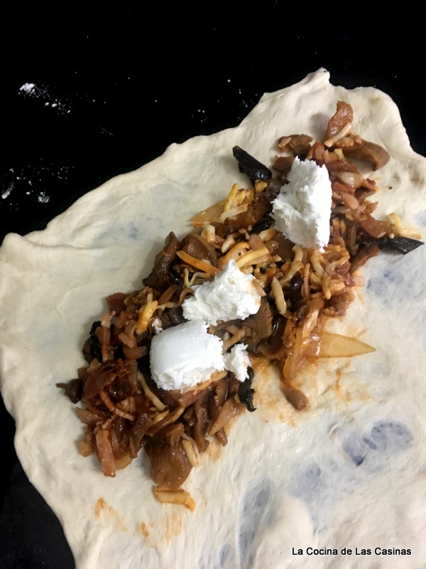 La Cocina de las Casinas Calzone Pizza de Setas y Panceta 