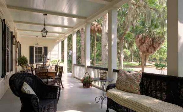 A few fresh ideas for the design of a porch