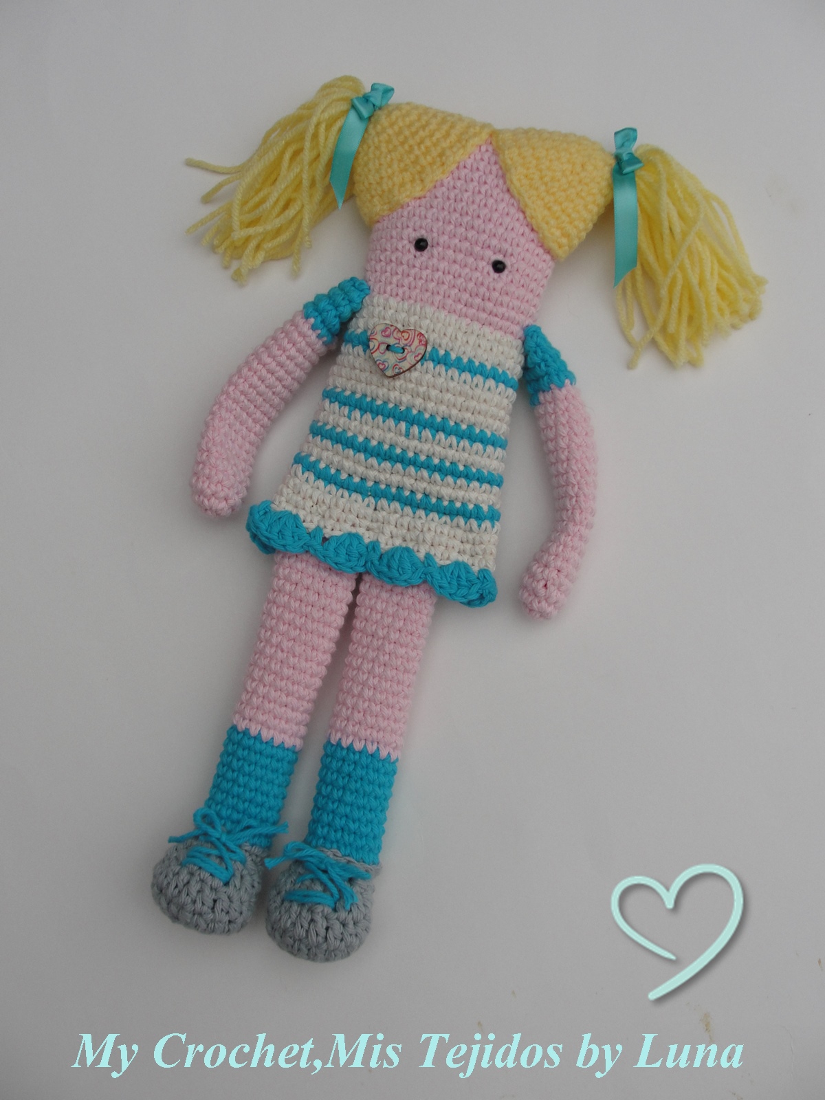 muñeca cuadrada amigurumi