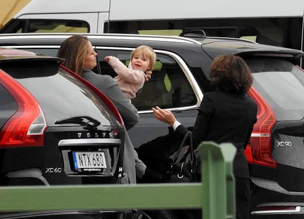  Princess Madeleine, Princess Estelle and Princess Leonore arrived this afternoon at Drottningholm Palace