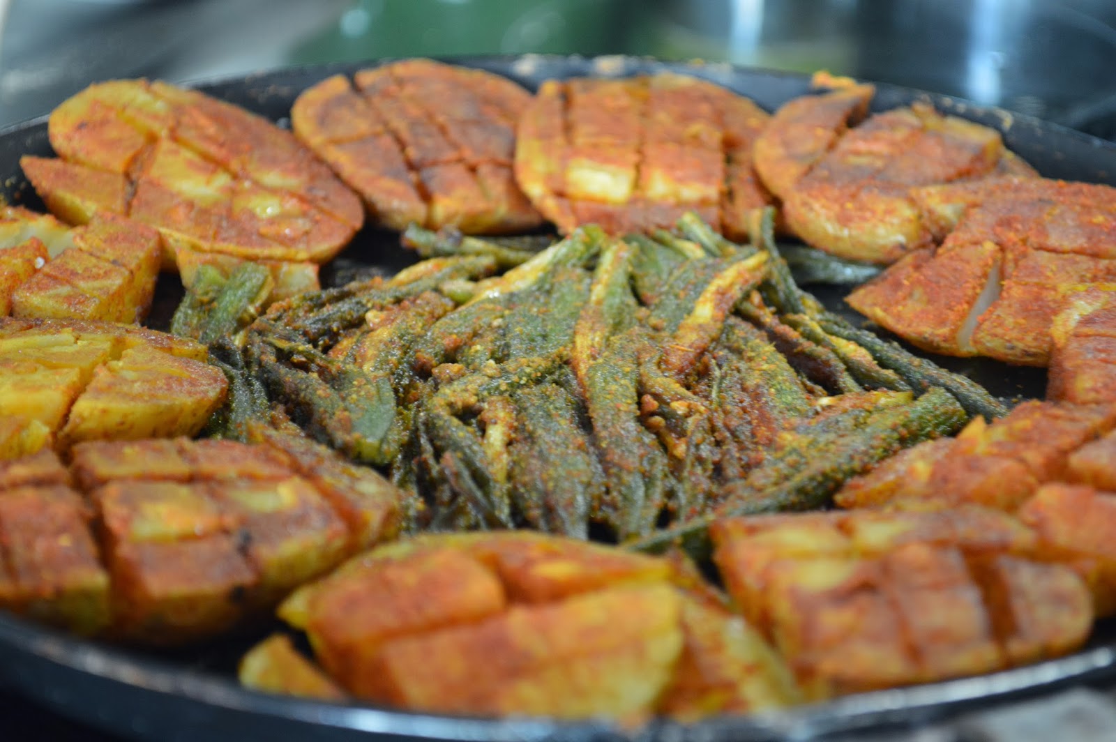 Tawa Bhaji / Crispy Masala okra and potatoes / Aloo Bhindi
