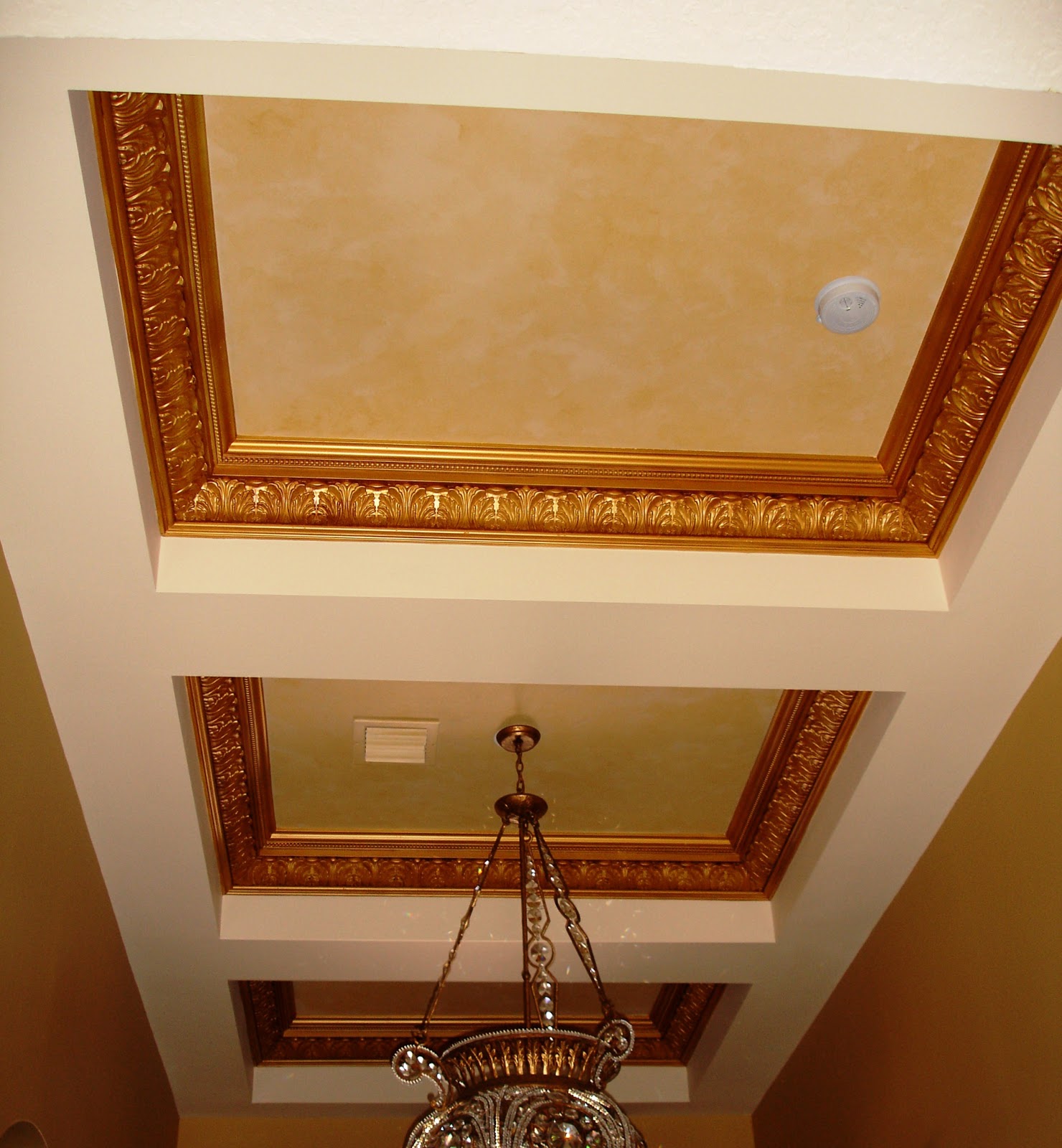 how to paint a ceiling with crown molding