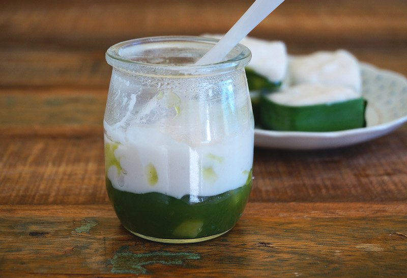 Kuih Tako (Pandan Coconut Puddings With Water Chestnut)