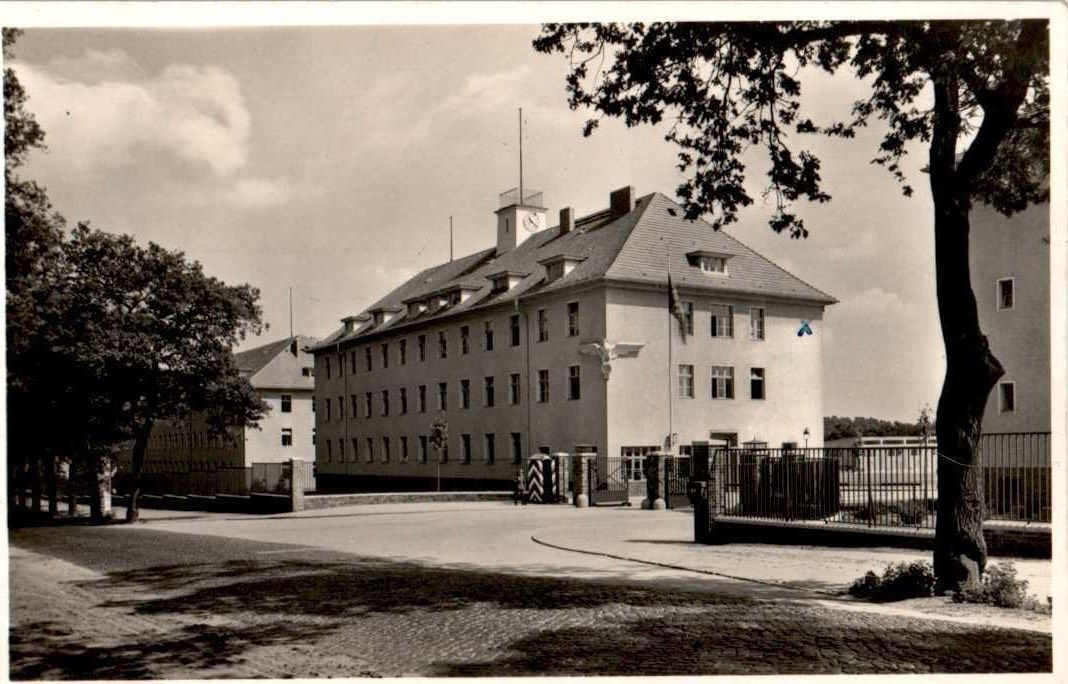 Нойштрелиц германия военный городок 1992 год Нойштрелиц германия военный городок 1992 год