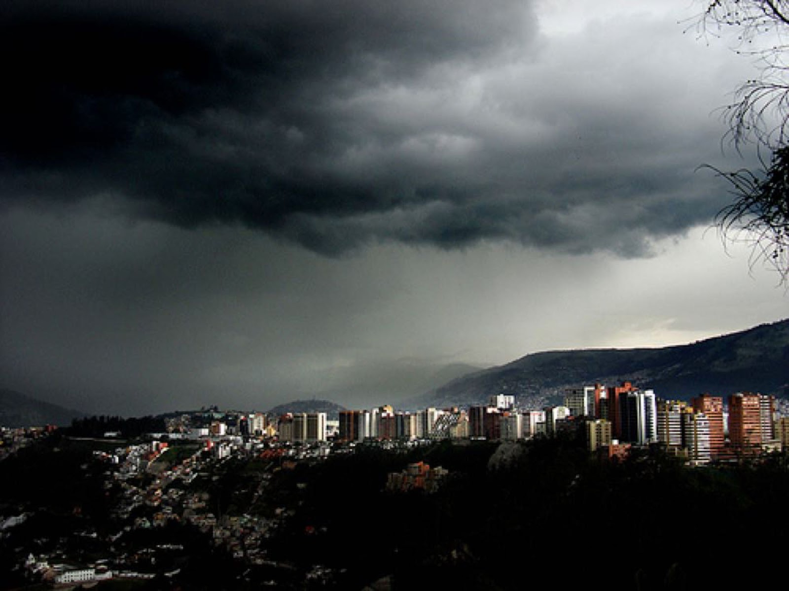 Quito Vigila Postales de invierno, Quito