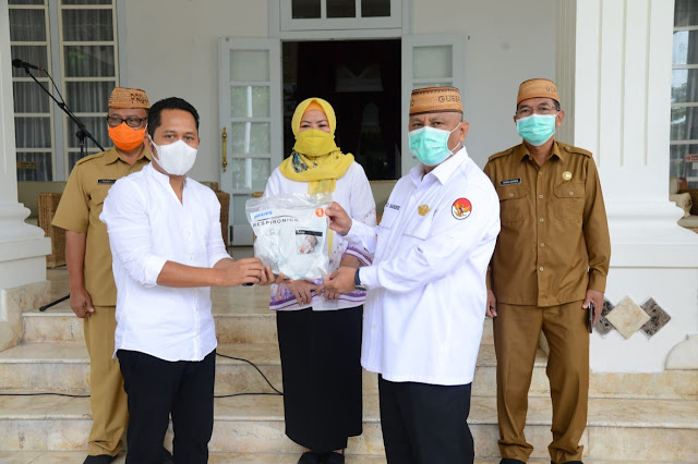 Hasjrat Abadi Grup Serahkan 17.203 Untuk Gustu Covid-19 Gorontalo ke Rusli Habibie Hasjrat Abadi Grup Serahkan 17.203 Untuk Gustu Covid-19 Gorontalo ke Rusli Habibie