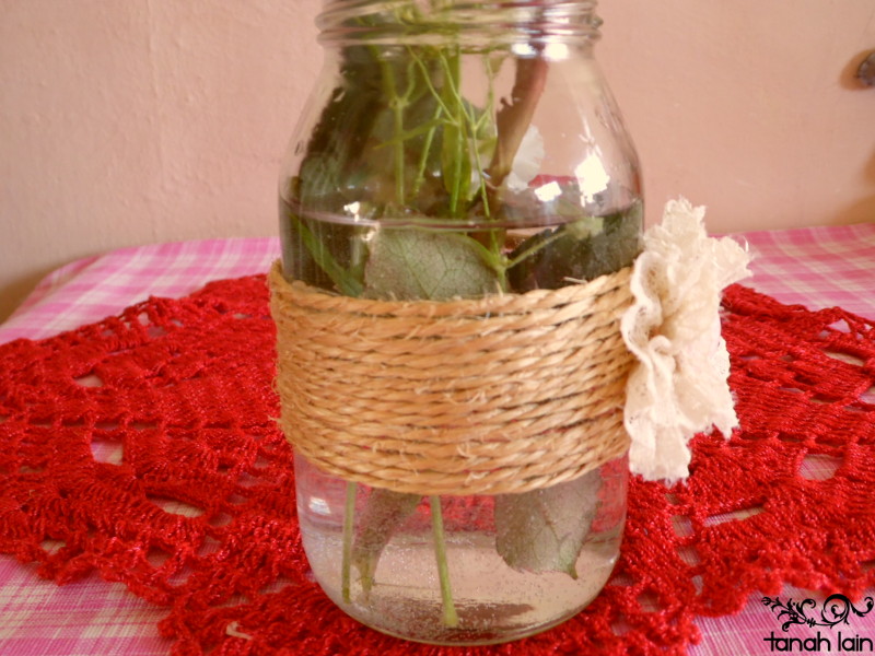 Florero DIY reciclando un frasco de vidrio 