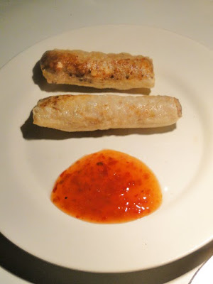 Gefrituurde spring rolls met sweet chili sauce